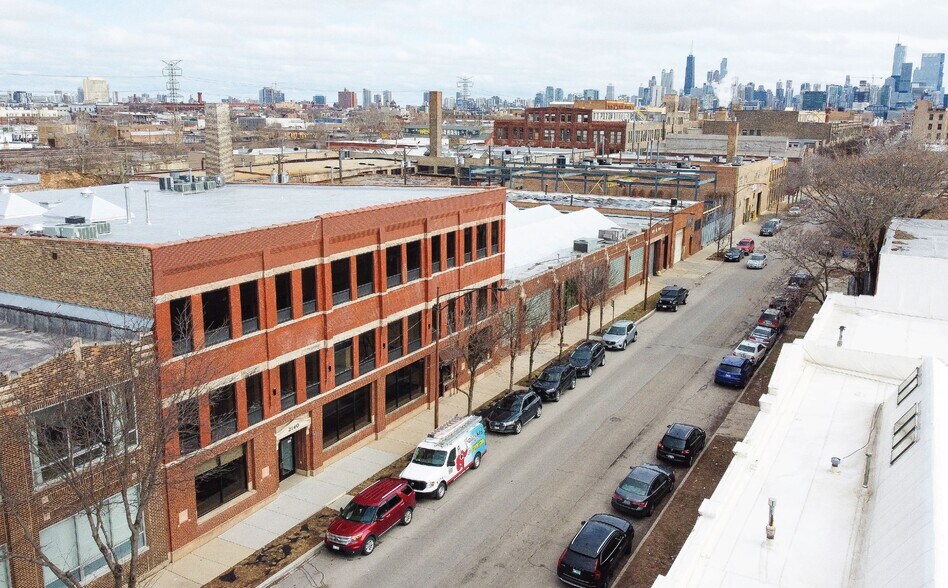 More Photos Of 2130-2140 W Fulton St, Chicago Flex For Lease