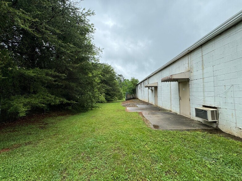 More Photos Of 994 Rhyne Rd, Clover Light Manufacturing For Sale