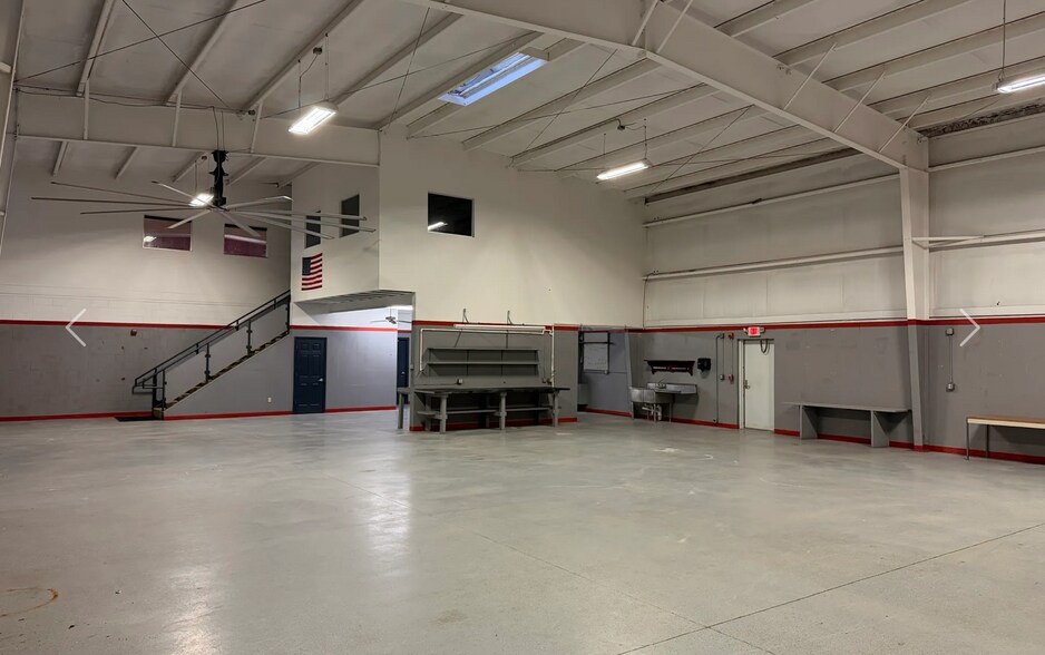 More Photos Of 515 Distribution Dr, Melbourne Industrial For Lease