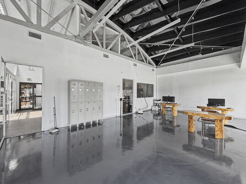 More Photos Of 1507-1509 Maple Ave, Los Angeles Warehouse For Lease