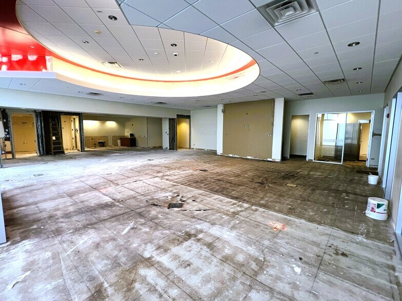 More Photos Of 28301 Diehl Rd, Warrenville Bank For Lease