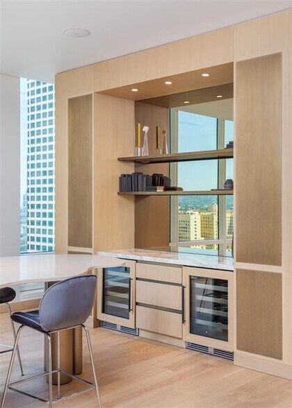 More Photos Of 1000 W 8th St, Los Angeles Apartments For Lease