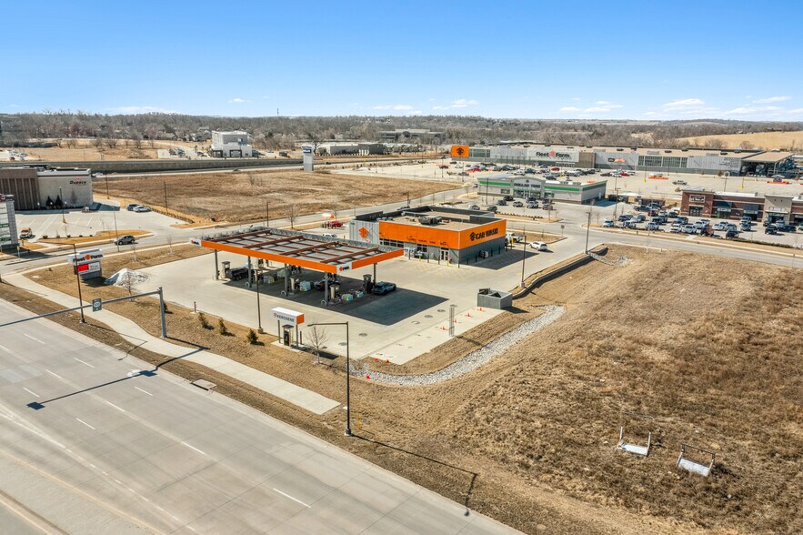 More Photos Of 4650 Cross Point Blvd NE, Cedar Rapids Freestanding For Sale