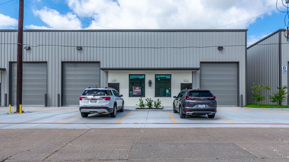 More Photos Of 103-133 Bay Area Blvd, Webster Unknown For Lease