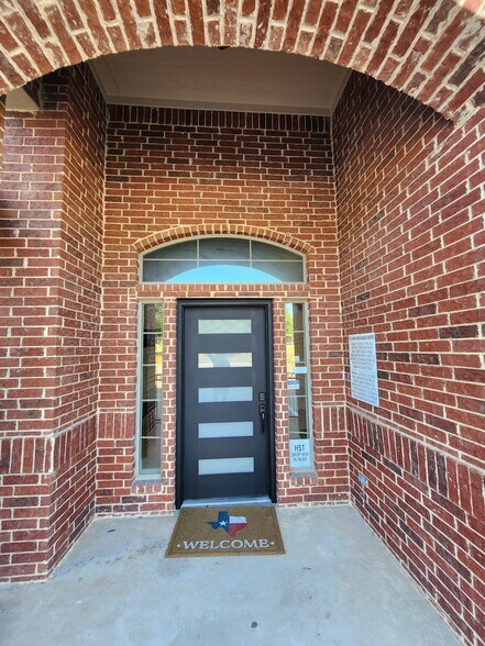 More Photos Of 2125 Martin Dr, Bedford Medical For Sale