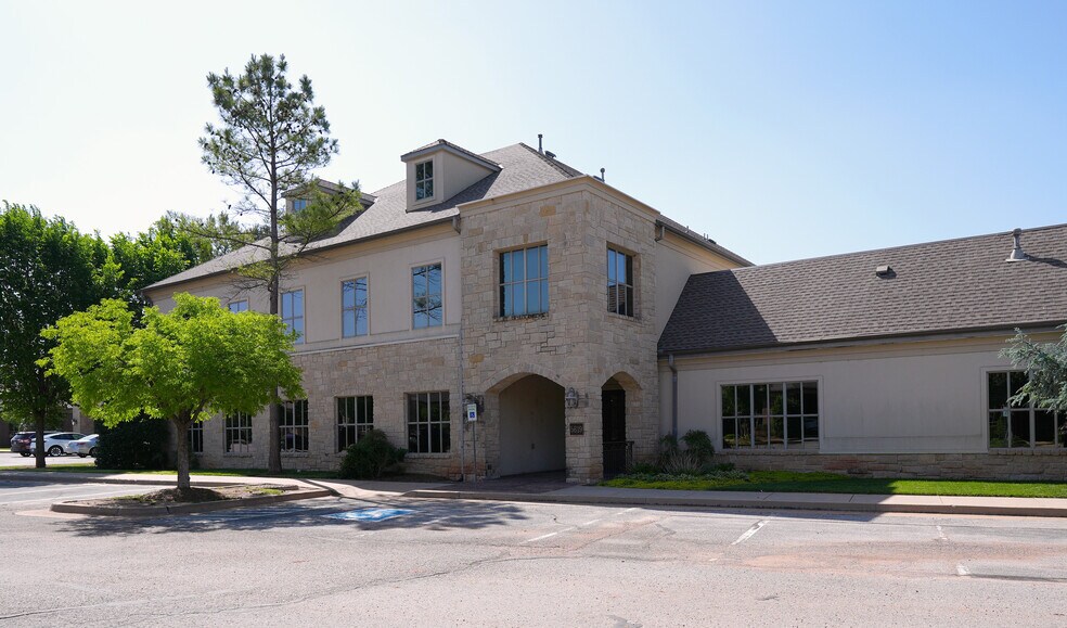 More Photos Of 5619 N Classen Blvd, Oklahoma City Office For Sale