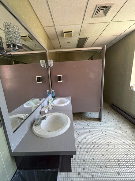 More Photos Of 171 Market Sq, Newington Office For Sale