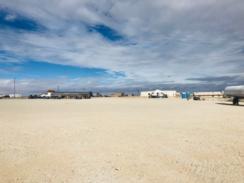 More Photos Of 17105 Darwin Ave, Hesperia Contractor Storage Yard For Lease