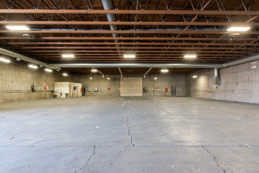 More Photos Of 248-282 W 33rd St, Ogden Distribution For Lease