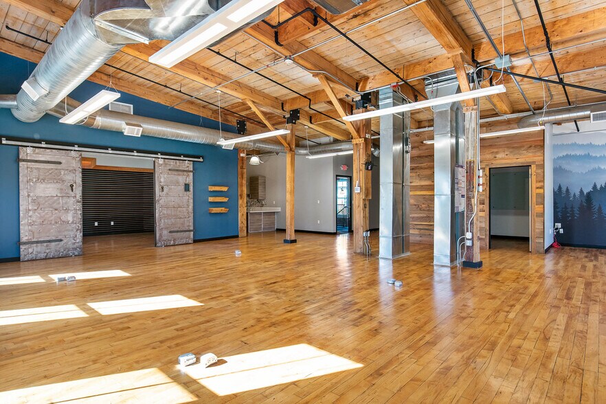 More Photos Of 77 Elm St, Amesbury Loft Creative Space For Lease