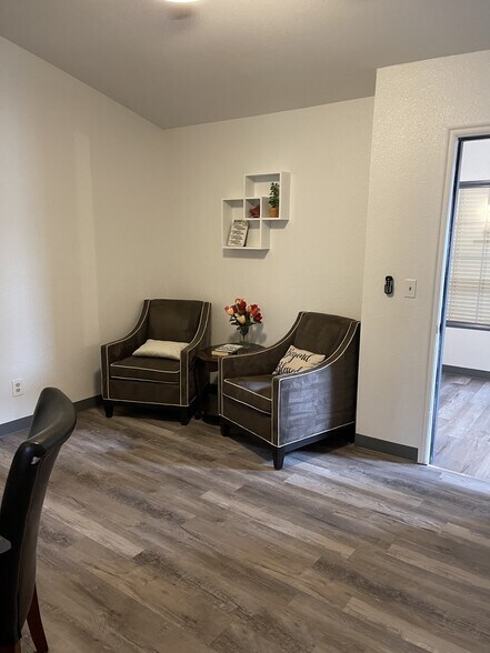 More Photos Of Upscale OK City Assisted Living Care Home, Oklahoma City Continuing Care Retirement Community For Sale