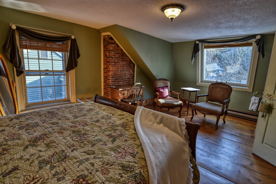 More Photos Of 27 Route 25, Plymouth Hospitality For Sale