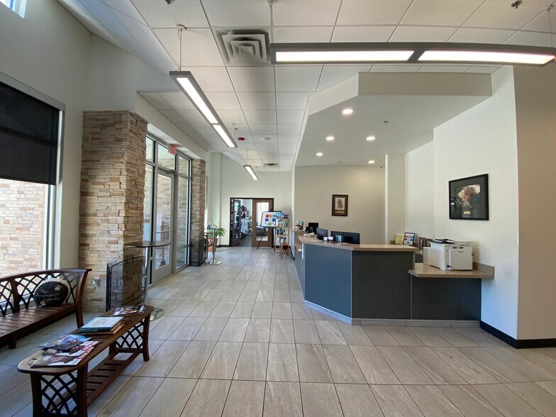 More Photos Of 2020 N Kelly Ave, Edmond Veterinarian Kennel For Sale