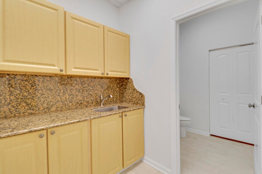 More Photos Of 725 N Hwy A1A, Jupiter Medical For Sale