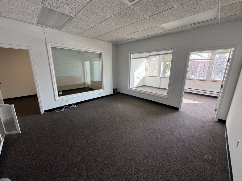 More Photos Of 240 Plandome Rd, Manhasset Office For Lease