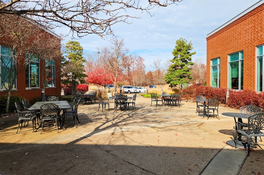 More Photos Of 50 Pennwood Pl, Warrendale Coworking Space