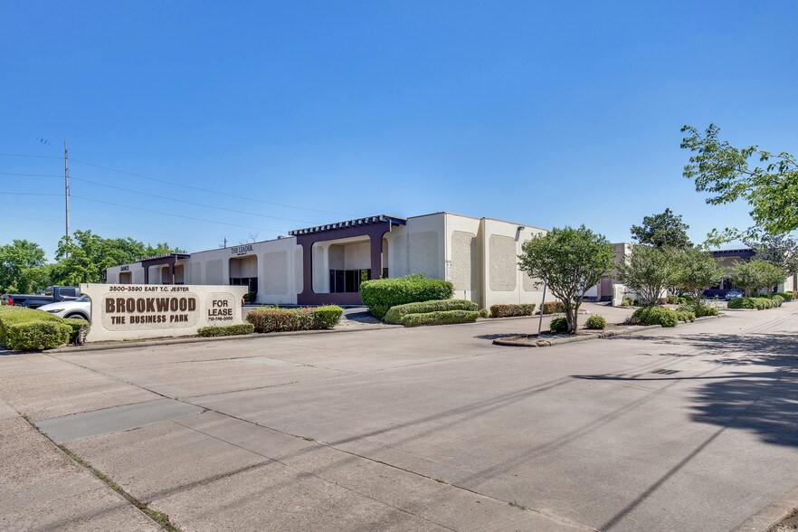 More Photos Of 3572-3580 E TC Jester Blvd, Houston Unknown For Lease