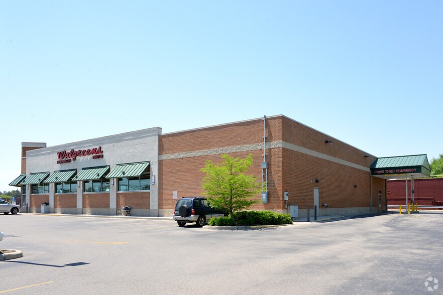 More Photos Of 200 S Locust St, Oxford Drugstore For Lease