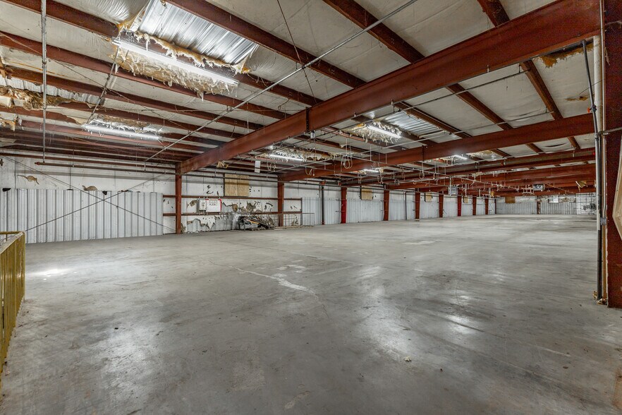 More Photos Of 1318 Underwood St, Dalton Warehouse For Lease