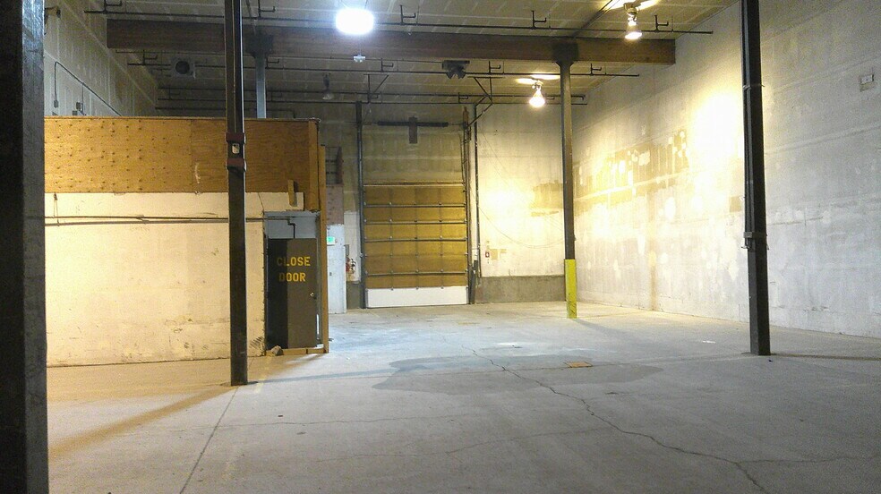 More Photos Of 934 Elizabeth St, Fairbanks Office For Lease