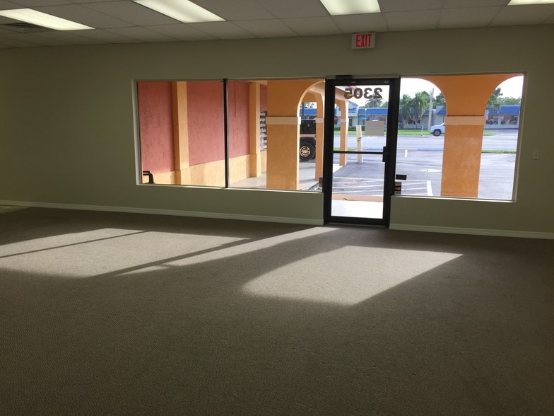 More Photos Of 2301-2331 NW Federal Hwy, Stuart Storefront Retail Office For Lease