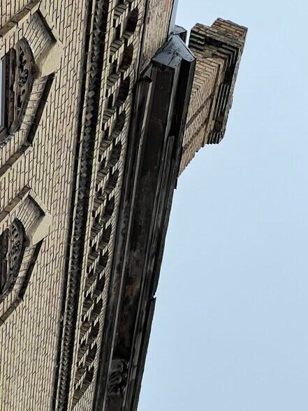 More Photos Of 2 Tayco St, Menasha Multifamily For Sale