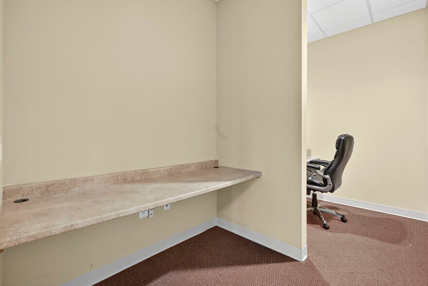 More Photos Of 46165 Westlake Dr, Sterling Medical For Sale