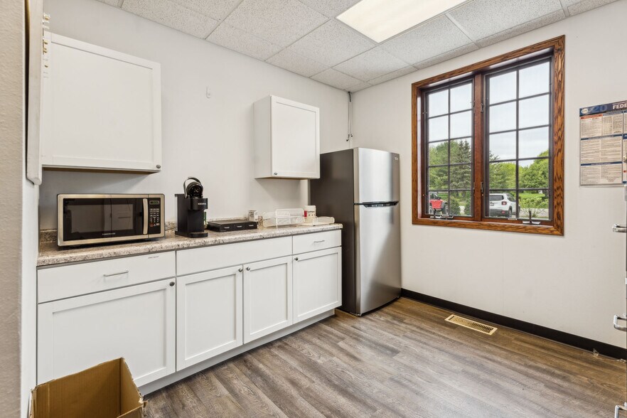 More Photos Of 952 S Park Ave, Fond Du Lac Medical For Sale