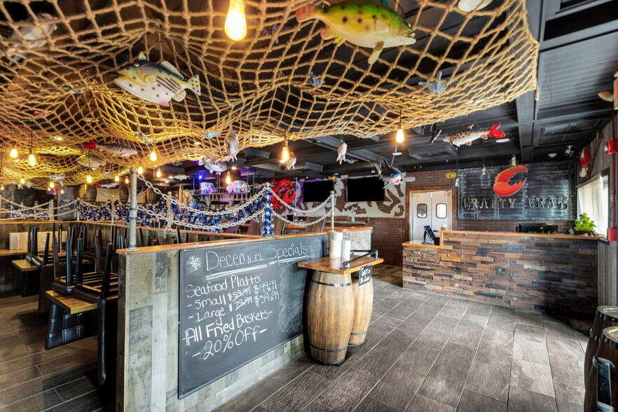 More Photos Of 2901 Tyrone Blvd, Saint Petersburg Restaurant For Sale