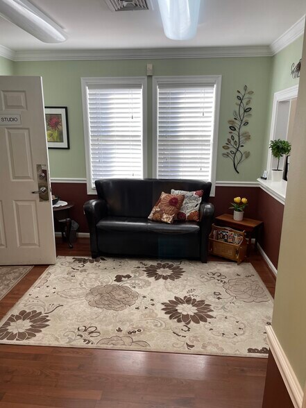 More Photos Of 2106 Gallows Rd, Vienna Office For Lease
