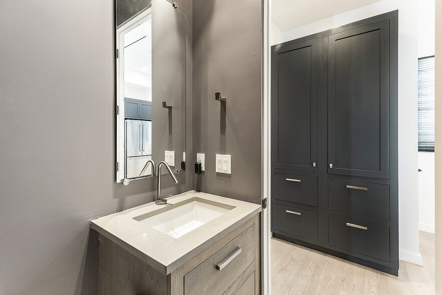 More Photos Of 1002 N Hudson Ave, Los Angeles Apartments For Sale