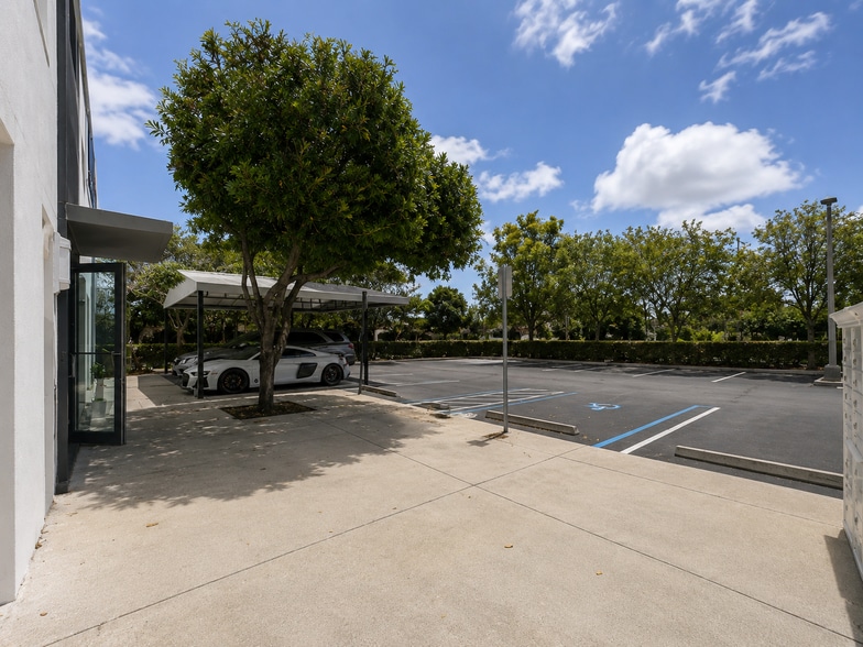 More Photos Of 8476 SW 40th St, Miami Storefront Retail Office For Lease