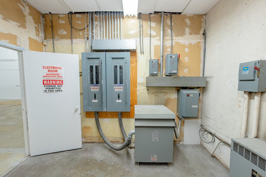 More Photos Of 4095 N 28th Way, Hollywood Warehouse For Lease