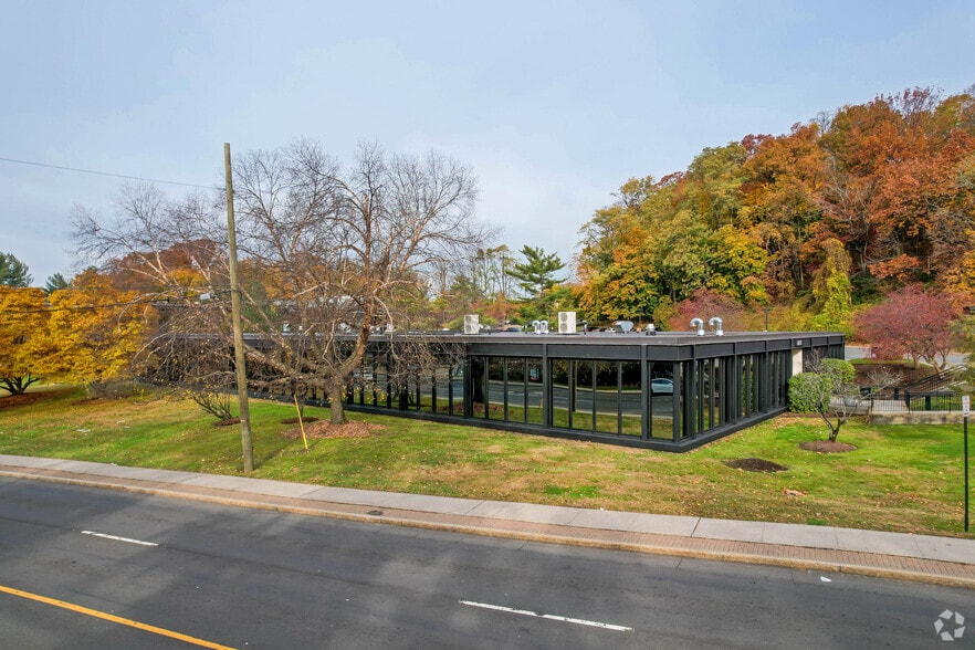 More Photos Of 155 White Plains Rd, Tarrytown Medical For Lease