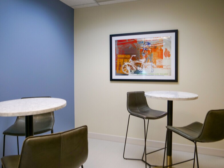 More Photos Of 15400 Knoll Trail Dr, Dallas Office For Lease