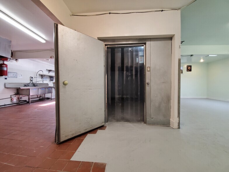 More Photos Of 3414 W Washington Blvd, Los Angeles Storefront Retail Residential For Sale