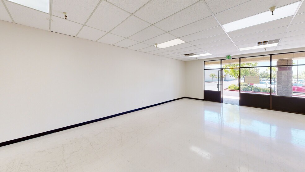 More Photos Of 1811 Douglas Blvd, Roseville Storefront For Lease