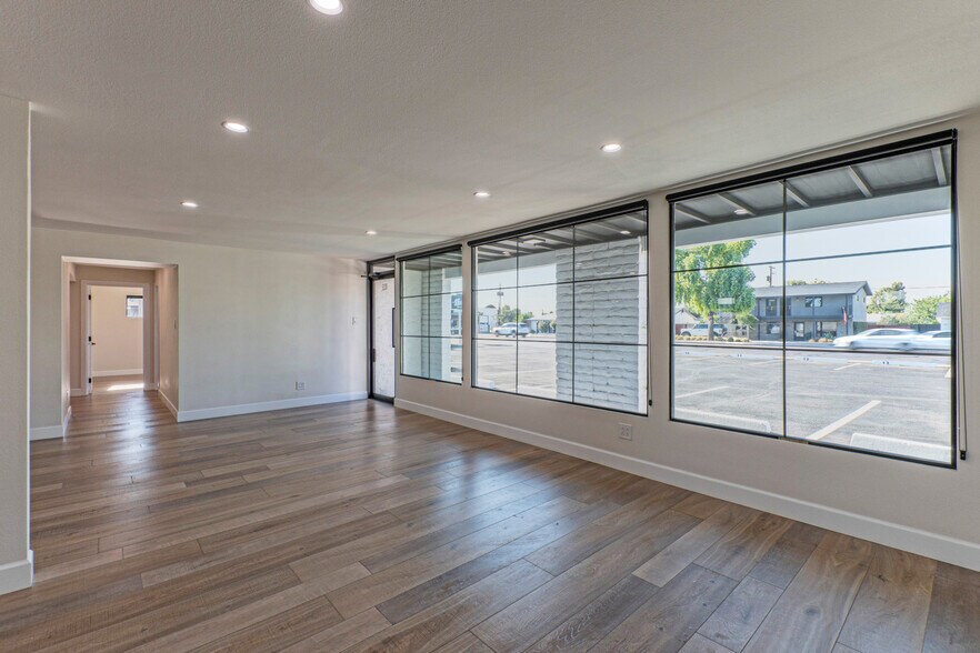 More Photos Of 3530 E Indian School Rd, Phoenix Office For Lease