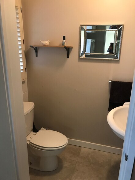 More Photos Of 400 S Fairmont Ave, Lodi Office For Lease