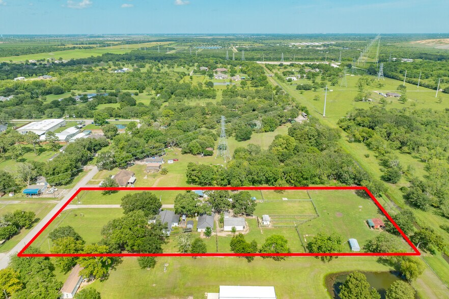 More Photos Of 2230 Nancy St, Alvin Specialty For Sale
