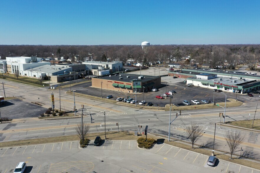 More Photos Of 1311 IL-48, Decatur Drugstore For Sale