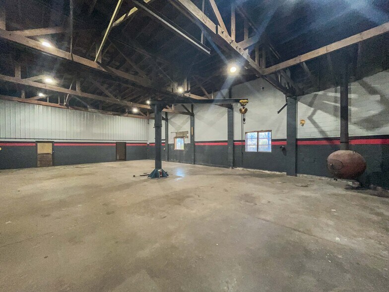 More Photos Of 28401 Salmon River Hwy, Grand Ronde Service For Lease