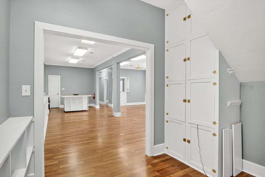 More Photos Of 115 E Market St, Warrenton Office For Lease