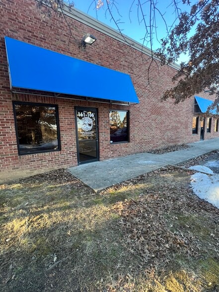 More Photos Of 161 Prosperity Dr, Winchester Showroom For Lease