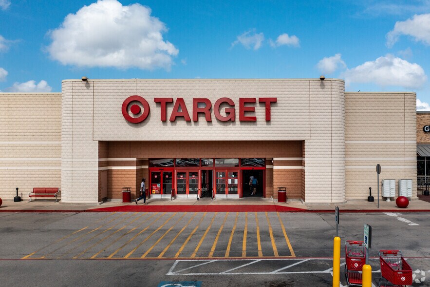 More Photos Of 3021 S Interstate 35, Round Rock General Retail For Lease