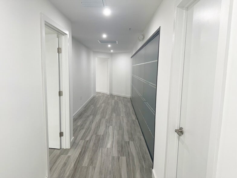More Photos Of 300 Alton Rd, Miami Beach Office For Lease
