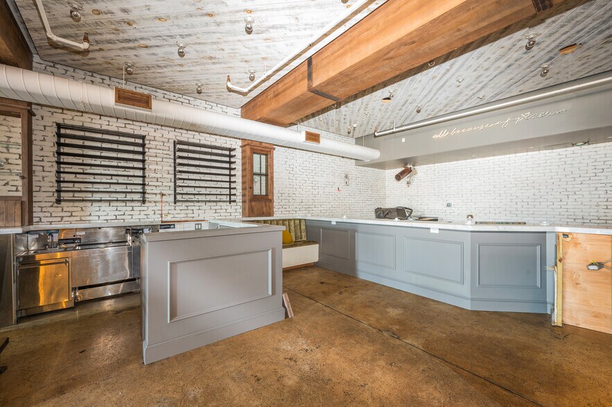 More Photos Of 12 Minthorne St, Staten Island Restaurant For Lease