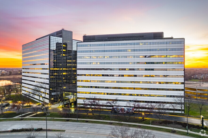 More Photos Of 150 N Martingale Rd, Schaumburg Unknown For Lease