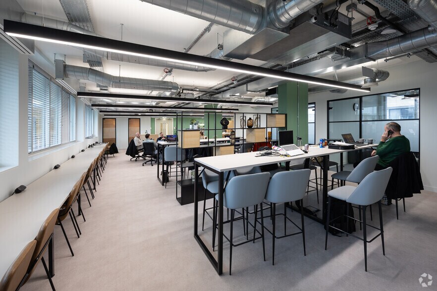 More Photos Of Charles Sq, Bracknell Coworking Space