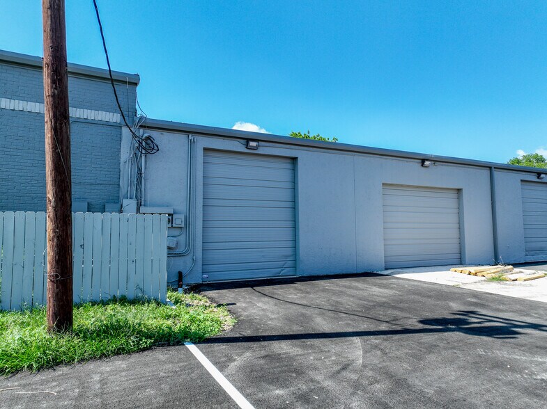 More Photos Of 14732 Bulverde Rd, San Antonio Warehouse For Lease